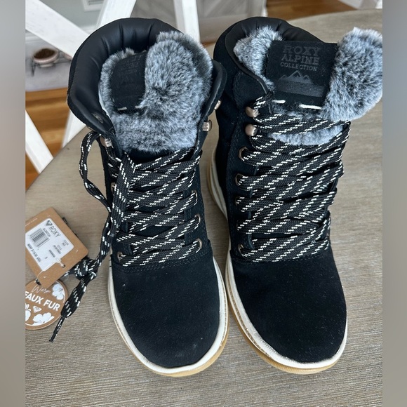 Roxy Black suede and Gray fur lined Winter Boots - Picture 6 of 7